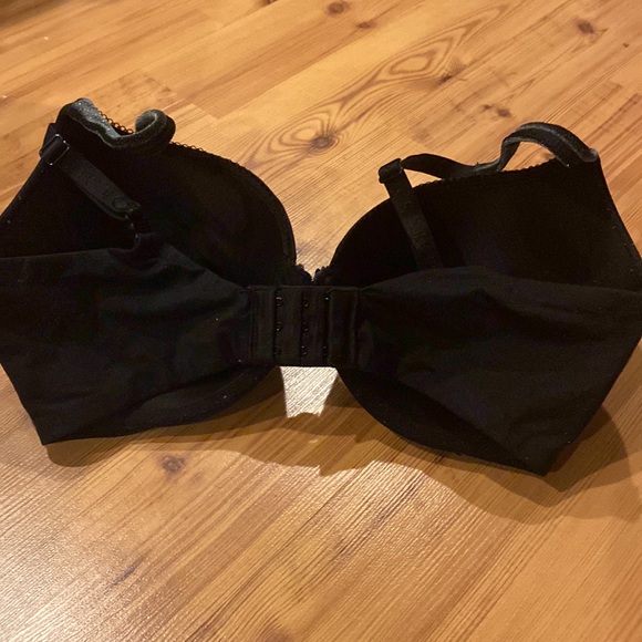 Victoria Secret Bra - Picture 2 of 3